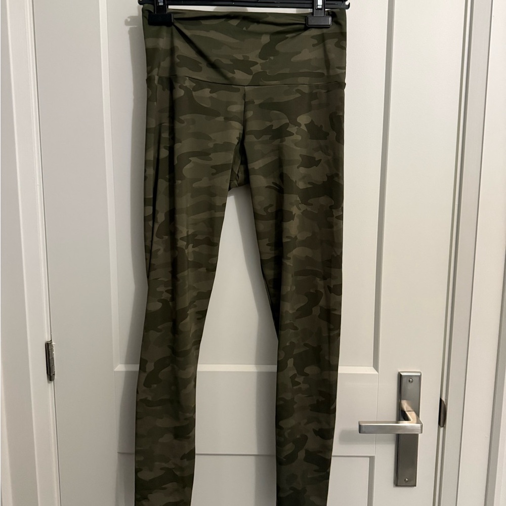 Onzie Olive Camouflage Leggings